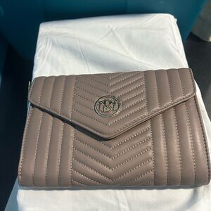 Badgley Mischka V Quilting Center Crossbody Gold Tone Chain Clutch Taupe NWT